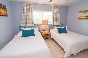 Great Escape Apartments by Lowkl