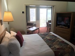 The Corsair & Cross Rip Oceanfront Resort