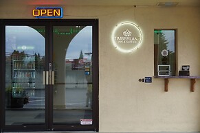 Timberland Inn & Suites
