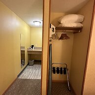 Timberland Inn & Suites