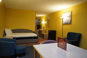 Timberland Inn & Suites