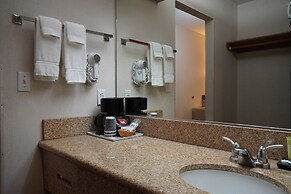 Timberland Inn & Suites