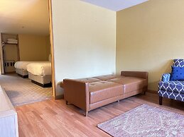 Timberland Inn & Suites