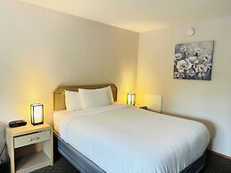 Timberland Inn & Suites