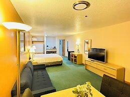 Timberland Inn & Suites