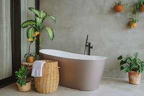 Surf Synergy All-Inclusive Surf Retreat