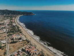 Surf Synergy All-Inclusive Surf Retreat