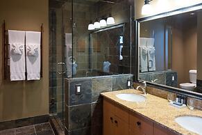 Sunshine Mountain Lodge