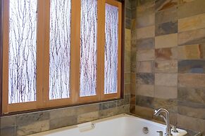 Sunshine Mountain Lodge