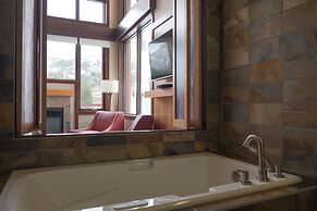 Sunshine Mountain Lodge