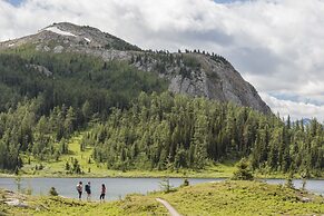 Sunshine Mountain Lodge