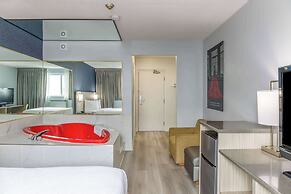 Motel 6 Niagara Falls, ON – Near the Falls