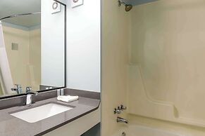 Motel 6 Niagara Falls, ON – Near the Falls