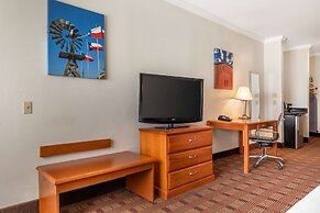 Best Western Club House Inn & Suites