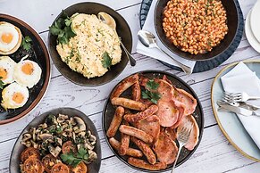 North Lakes Hotel And Spa