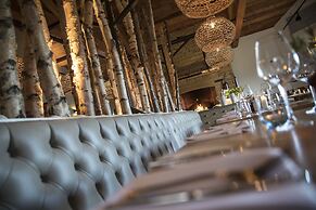 North Lakes Hotel And Spa