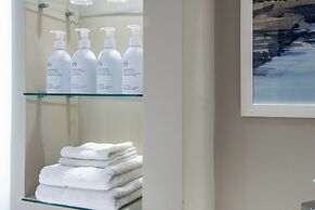 North Lakes Hotel And Spa