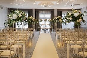 North Lakes Hotel And Spa