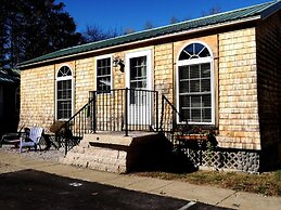 Shorelands Guest Resort and Cottages