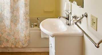 Shorelands Guest Resort and Cottages