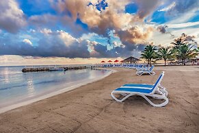 Decameron Club Caribbean Runaway Bay, Ramada All-Inclusive Resort