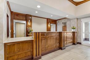 Best Western Plus River Escape Inn & Suites