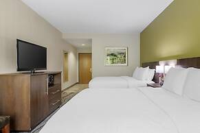 Best Western Plus River Escape Inn & Suites