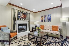 Best Western Plus River Escape Inn & Suites