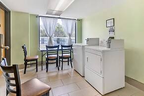 Comfort Suites Wilmington near Downtown