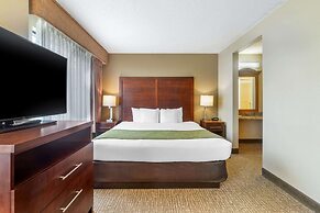 Comfort Suites Wilmington near Downtown