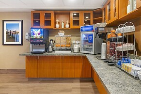 Comfort Suites Wilmington near Downtown