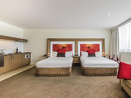 Novotel Sydney West HQ Hotel