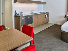 Novotel Sydney West HQ Hotel