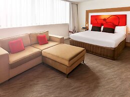 Novotel Sydney West HQ Hotel