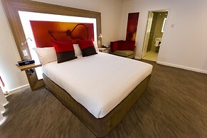 Novotel Sydney West HQ Hotel