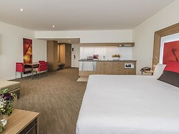 Novotel Sydney West HQ Hotel