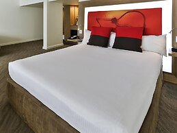 Novotel Sydney West HQ Hotel