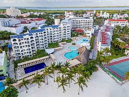 Aquamarina Beach Resort