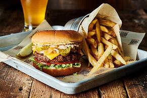 Holiday Inn University of Memphis All Suite by IHG