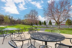 MainStay Suites Madison Airport