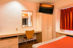 Motel 6 Sycamore, IL