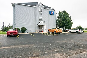 Motel 6 Sycamore, IL