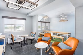 Spark by Hilton Clarion