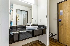 Motel 6 Indianapolis, IN - Southport