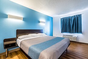Motel 6 Indianapolis, IN - Southport