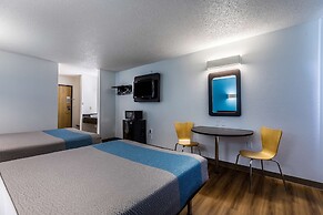 Motel 6 Indianapolis, IN - Southport