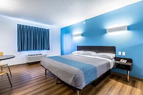 Motel 6 Indianapolis, IN - Southport