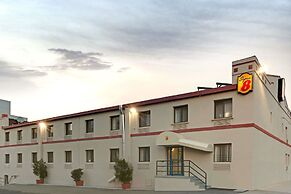 Super 8 by Wyndham Long Island City LGA Hotel