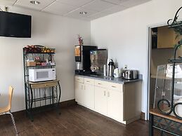 Howard Johnson by Wyndham Airport