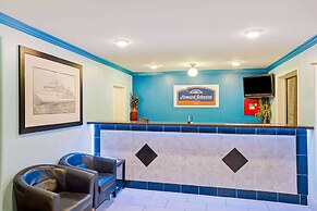 Howard Johnson by Wyndham Galveston